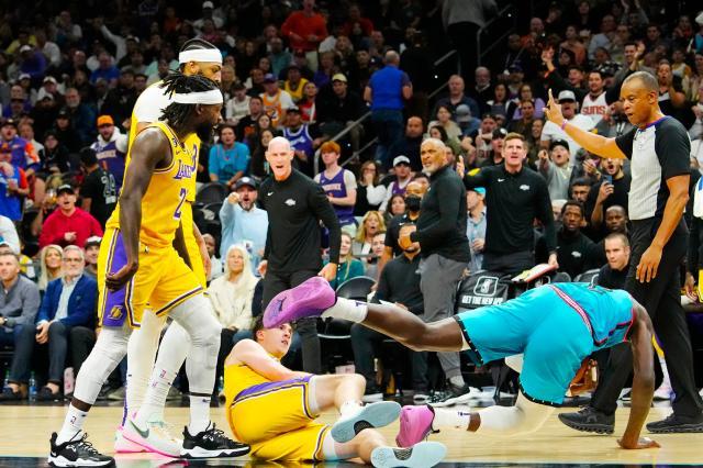 开云娱乐中心-贝弗利因冲动被禁赛三场，但湖人再不会让队友独行