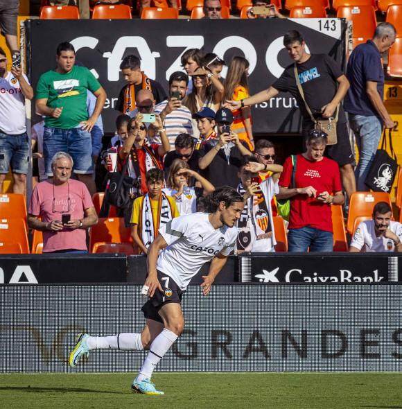 开云娱乐中心-将近4个月后再上阵 卡瓦尼完成个人西甲首秀！