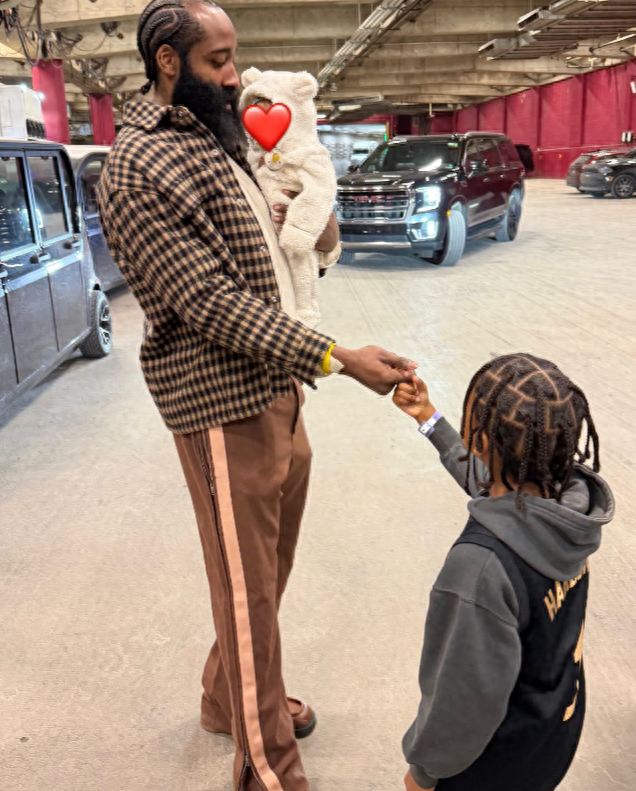 开云官网入口-哈登和女友近照，二婚女友为他生娃，身材火辣，36岁再冲大合同|詹姆斯·哈登|骑士|洛杉矶快船队|女儿|快船队_新浪体育_新浪新闻